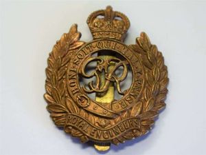 143) Original WW2 British Royal Engineers Cap Badge