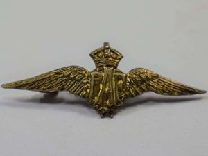 68) Excellent Small WW2 RAF Wings Sweetheart Brooch