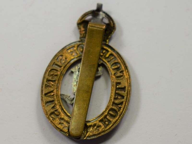 33) Good Original WW2 Cap Badge The Royal Corps of Signals — image 2