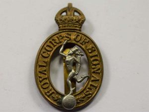 33) Good Original WW2 Cap Badge The Royal Corps of …