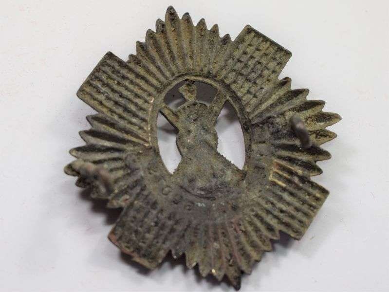 28) Very Dirty Original WW1 WW2 Cap Badge The Royal Scots — image 2