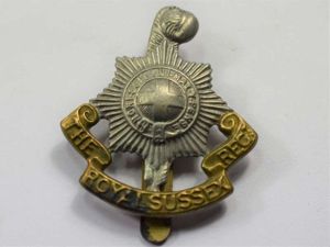 39) Original WW1 WW2 Royal Sussex Regt Bi Metal Cap …