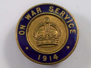 24) Nice Original WW1 On War Service 1914 Lapel Badge …