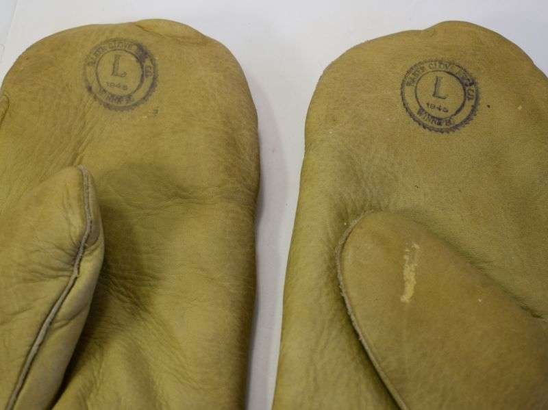69) Excellent WW2 Canadian Made Leather Mittens Dated 1945 — image 11