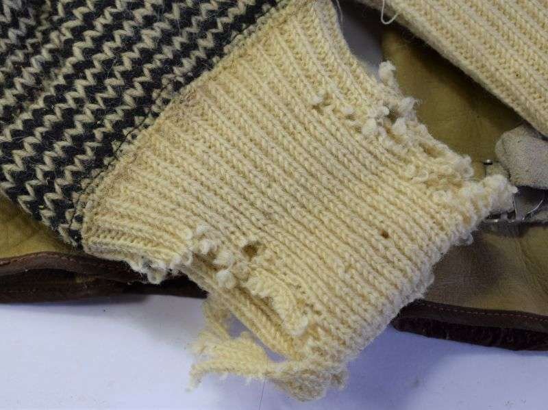 69) Excellent WW2 Canadian Made Leather Mittens Dated 1945 — image 2