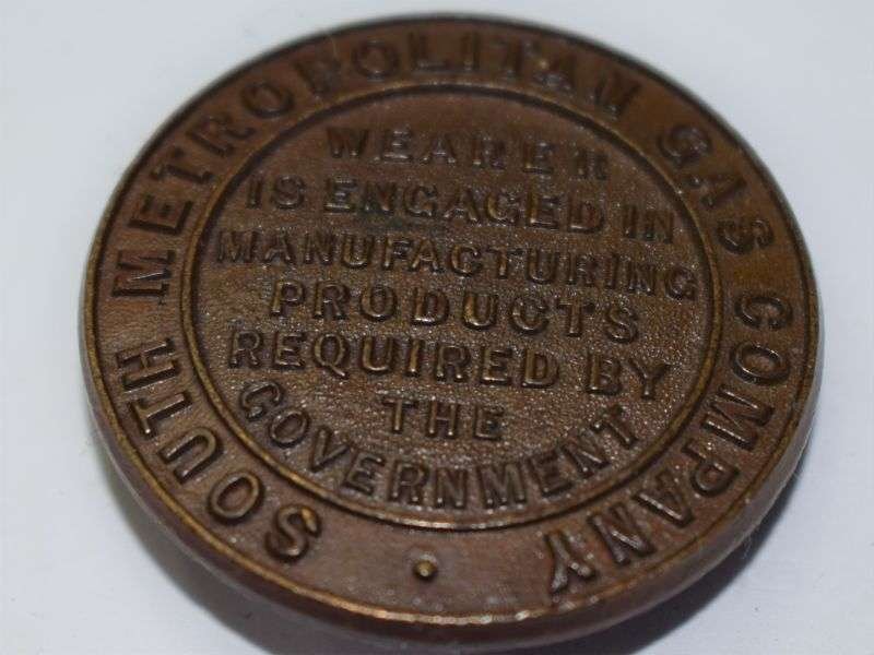 77) Lovely WW1 South Metropolitan Gas Company Bronze Badge — image 3