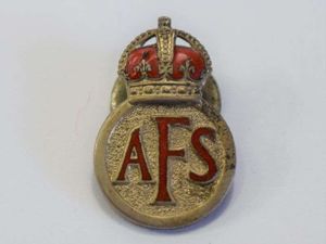 115) Good Original Early WW2 AFS Lapel Badge