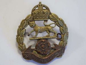 162) Original Post WW2 KC Royal Hampshire Cap Badge