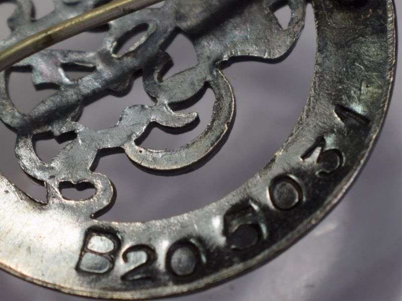 47) Original WW1 Silver Wound Badge For King & Empire Services Rendered — image 2