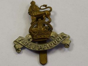 57) Original WW1 WW2 Royal Army Pay Corps Cap badge