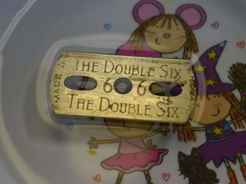 Original WW2 British Military Issue Double Six Razor Blade Compass — image 2