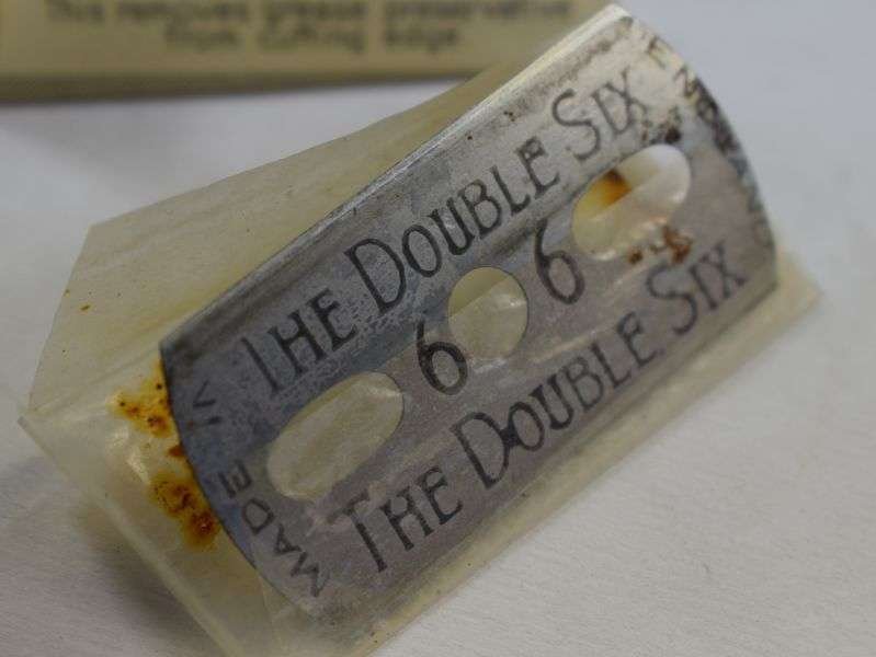 Original WW2 British Military Issue Double Six Razor Blade Compass — image 3
