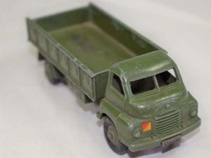 74) 1950s Dinky Toys 621, 3 Ton Army Wagon