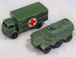 77) Original 1960s Lesney Toys Service Ambulance & Saracen Personnel …