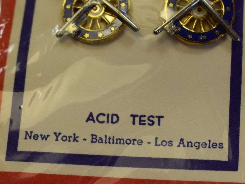 43) WW2 US Army Quartermasters Corps Enamel Collar Insignia on Original Card — image 3