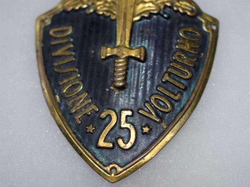 V) Original WW2 Italian 25th Divisione Volturno Sew on Metal Badge — image 3