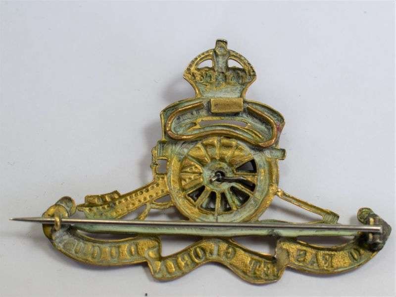 75) Well Polished WW1 WW2 Royal Artillery Cap Badge Converted to Brooch — image 3