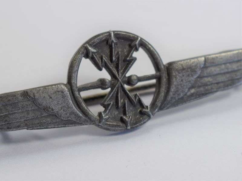 B66) Original WW2 Italian Air Force Radio Operator Wings Badge — image 5