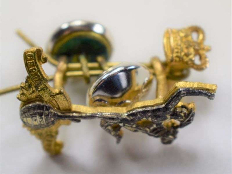 AK) Post WW2 Royal Signals Officers 2-Part Cap Badge & Buttons — image 3