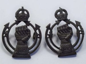 77 WW2 Royal Armoured Corps Officers Bronze Collar Badges With …