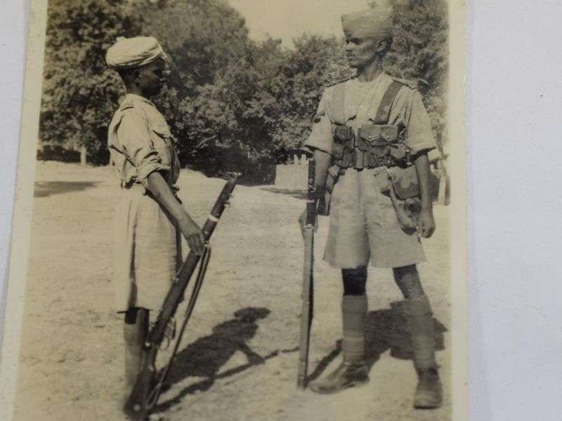 31 Small WW1 WW2 Photograph of A pair Of Indian Soldiers — image 2