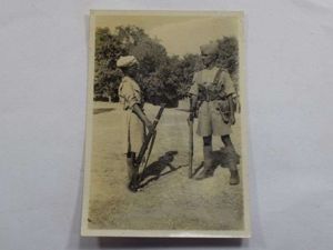 31 Small WW1 WW2 Photograph of A pair Of Indian …