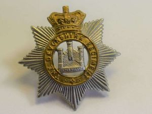 32 Original Victorian The Devonshire Regt Bi-metal Cap Badge