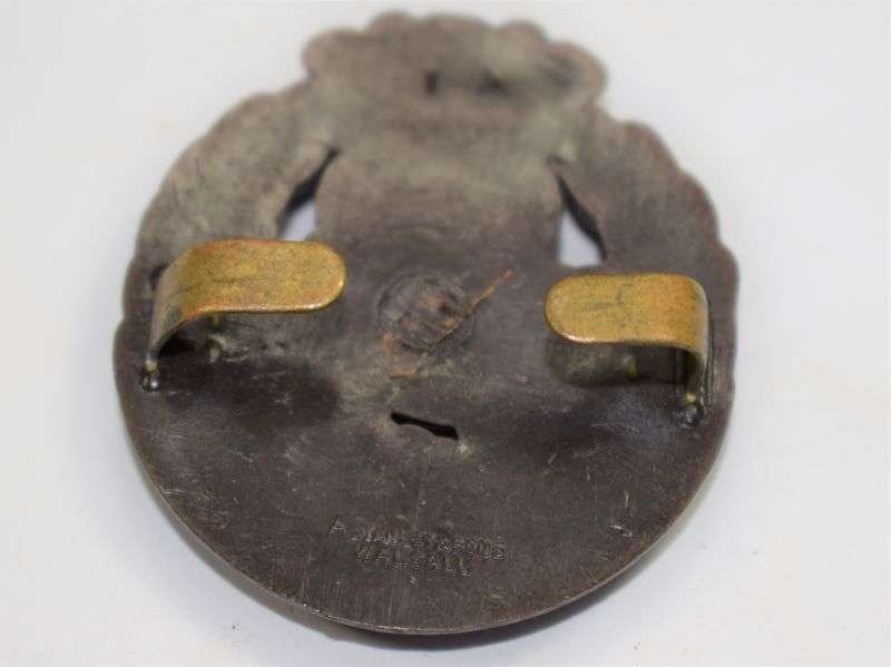 61 Original WW2 Plastic Economy Cap Badge to The York & Lancaster Regiment — image 2