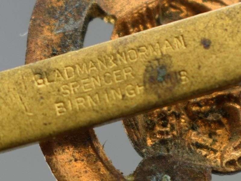 Original WW2 Cap Badge to the Royal Army Pay Corps — image 2