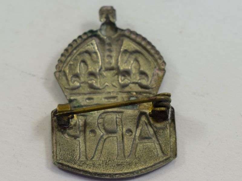WW2 Woman's Issue ARP Pin Back Badge — image 2