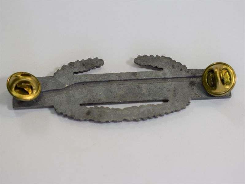 Original WW2 – Vietnam? Combat Infantry Award Breast Badge — image 4