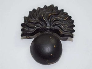 17 Original WW1 WW2 Grenadier Guards Blackened Brass Cap Badge