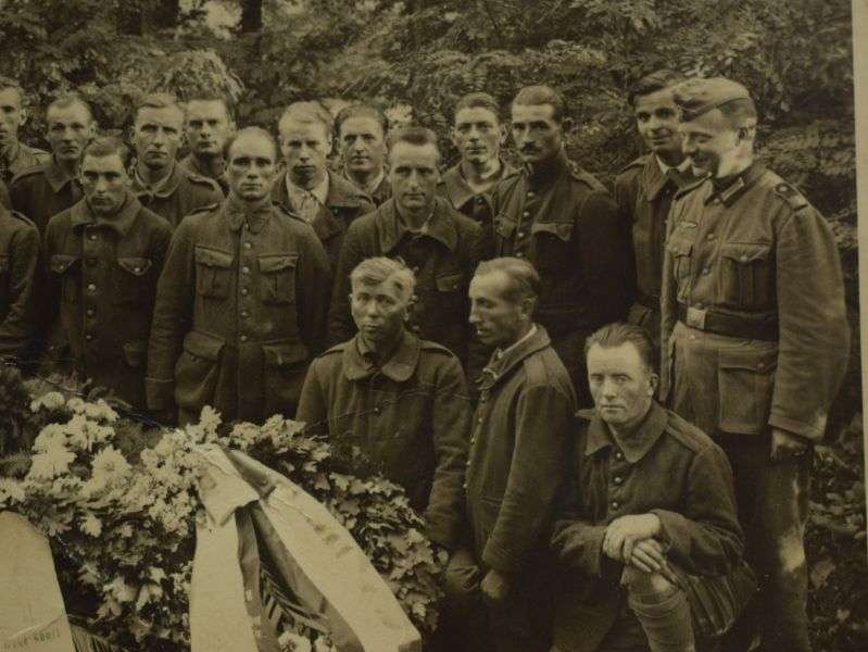 Interesting WW2 Photo Stalag III E German Guards, French Soldiers & Flower Covered Coffin — image 7