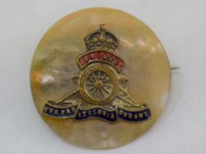 WW1 WW2 Royal Artillery Sweetheart Brooch on Mother of Pearly …