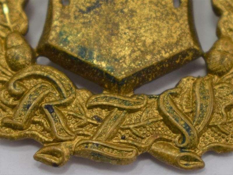 Unidentified WW2 German RIV Marked Cap Wreath in Gold Colour — image 3