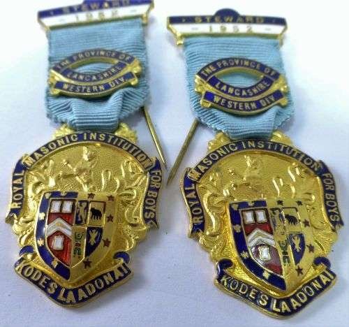 Group of 4 Male & Female Issue Masonic Medals — image 10