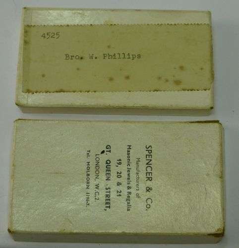 Group of 4 Male & Female Issue Masonic Medals — image 12