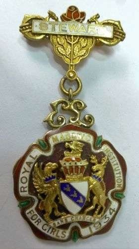 Group of 4 Male & Female Issue Masonic Medals — image 5