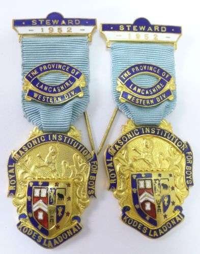 Group of 4 Male & Female Issue Masonic Medals — image 9