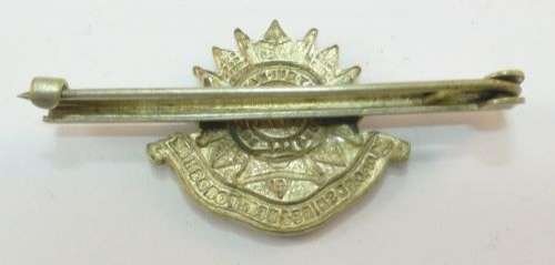 WW1 WW2 Hertfordshire & Bedfordshire Sweetheart Brooch — image 3