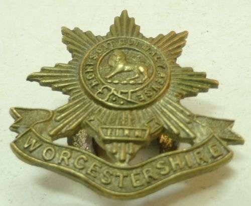 WW1 era Worcestershire Regiment Lapel Badge — image 3