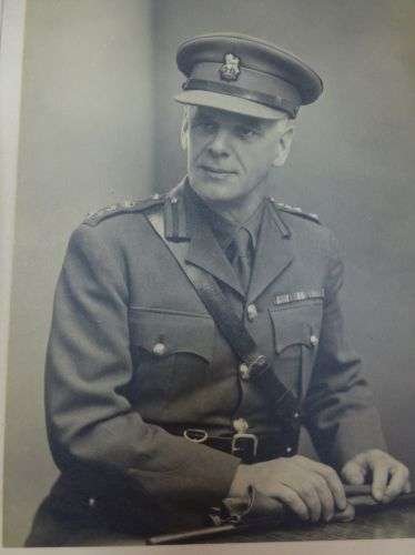 Interesting Portrait Photo of WW2 Brigadier — image 4