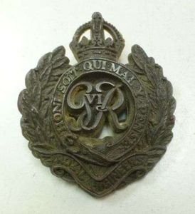 WW2 Royal Engineers Bakelite Cap Badge