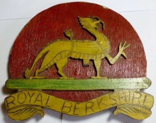 WW1 WW2 Wooden Royal Berkshire Badge — image 3