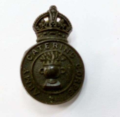 WW2 British Army Catering Corps Bakelite Badge — image 2