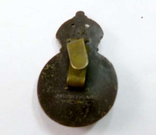 WW2 British Army Catering Corps Bakelite Badge — image 3