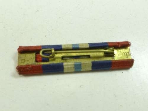Un-identified WW2 Full Size Pin on Medal Ribbon — image 3