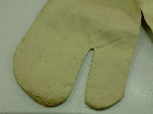 1942 British Army windproof Snow Camo Gloves — image 3