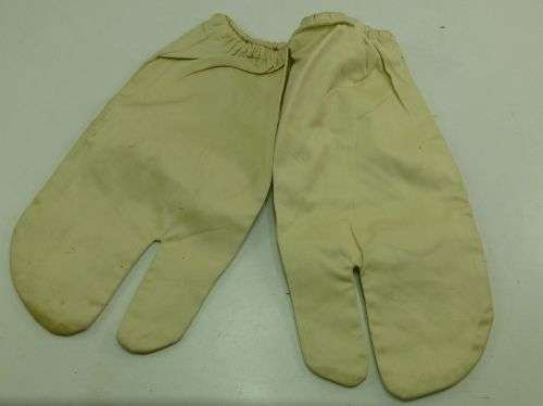 1942 British Army windproof Snow Camo Gloves — image 4
