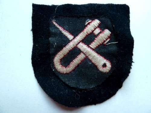 WW2 Era Royal Navy Boom Trained Badge — image 2